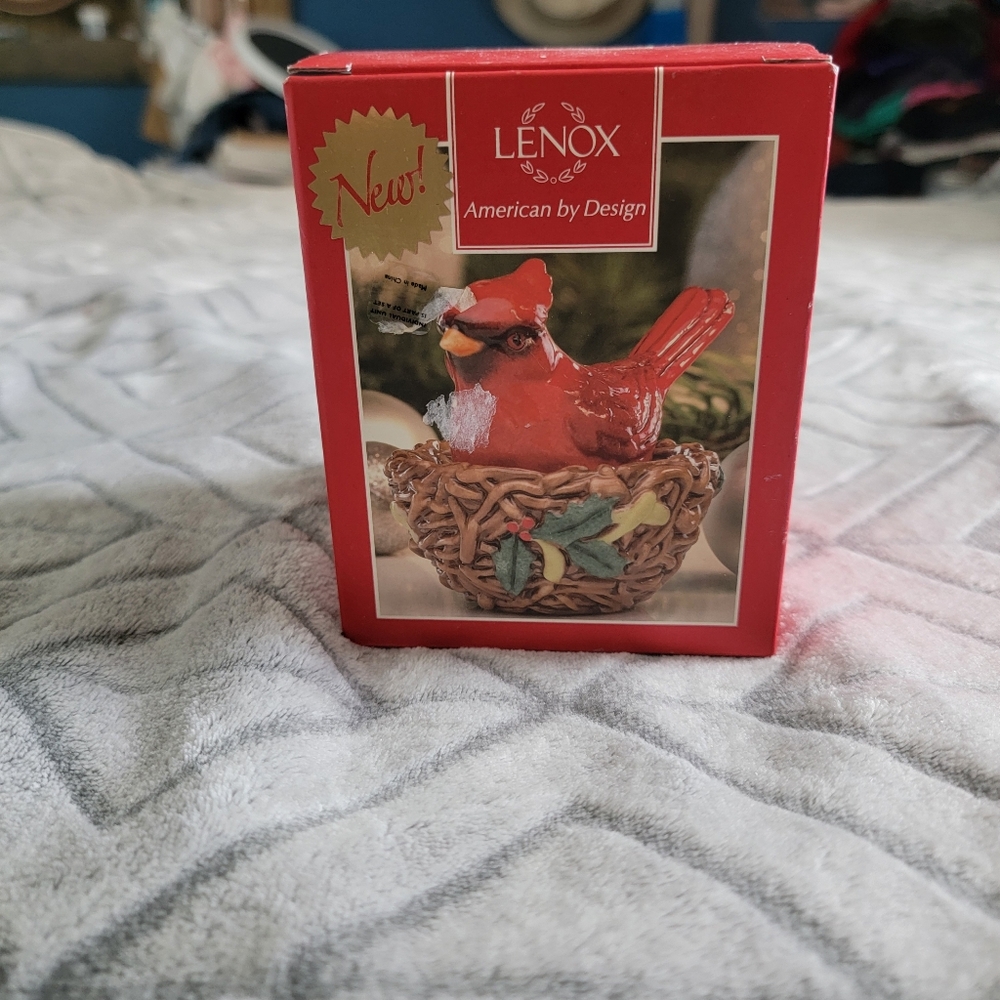 LENOX CHINA Winter Greetings NESTING CARDINAL Salt and Pepper Set BIRD & NEST